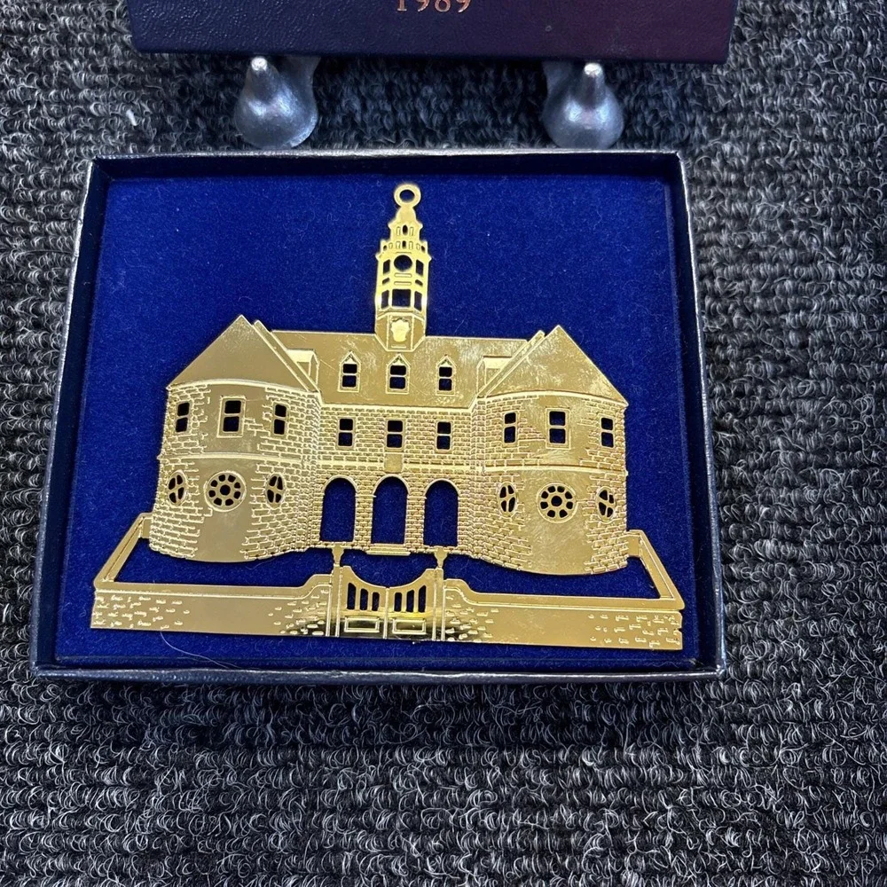 Vtg~Colonial Williamsburg~Christmas Ornament~The Capitol~1989